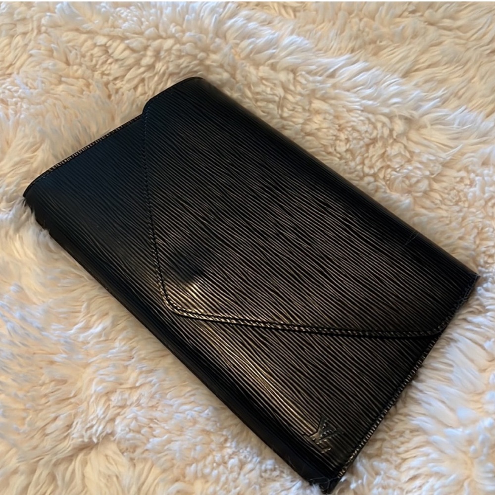 Louis Vuitton epi envelope clutch